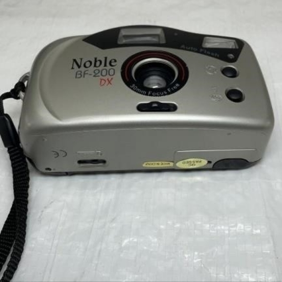 BF-200 DX Silver Camera with Auto Flash (Untested) - Picture 5 of 5